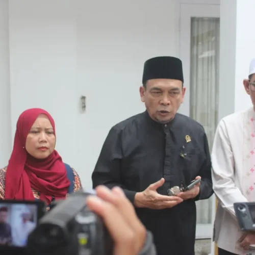 Muhammad Amin, Ketua Baznas Jambi saat Konfesensi Pers, Jumat (6/3/2026), di Rumah Dinas Wakil Gubernur Jambi