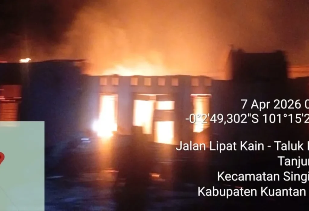 Sijago Merah dengan Cepat Hanguskan Bangunan