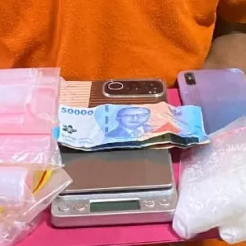 Ratusan Gram Sabu barang bukti milik tiga tersangka yang diamankan