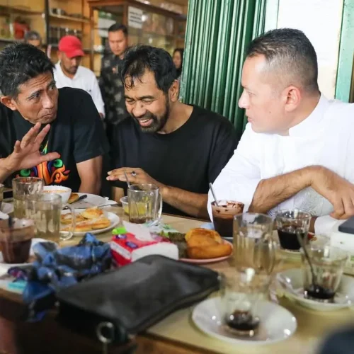 Saya mengopi bersama anggota DPR RI Musa Rajekshah atau Pak Ijeck dan Kepala Kepolisian Daerah A