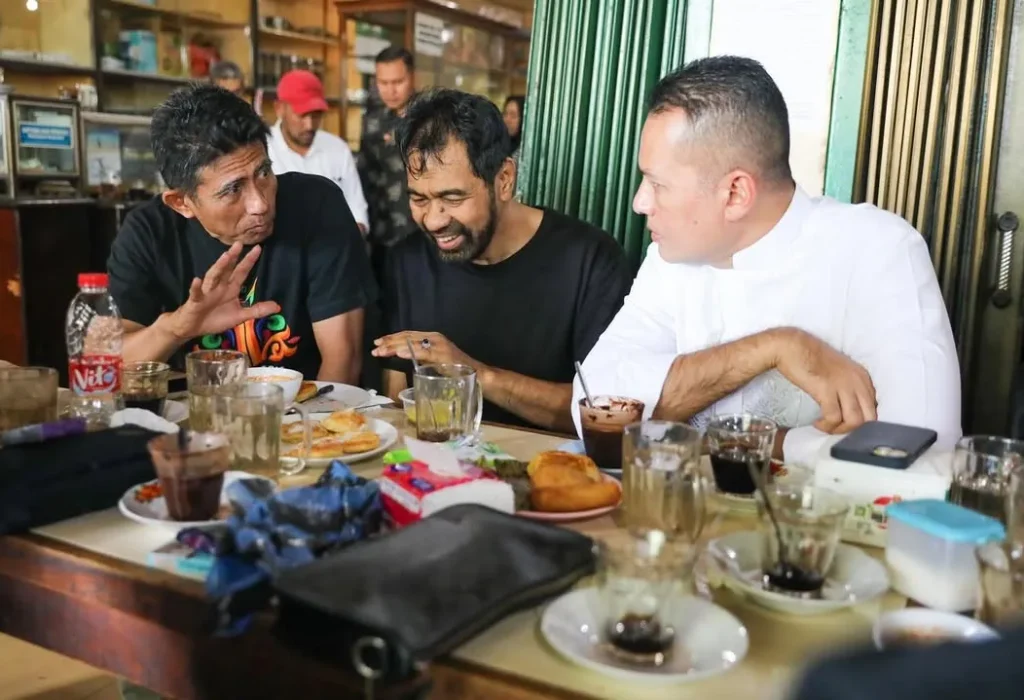 Saya mengopi bersama anggota DPR RI Musa Rajekshah atau Pak Ijeck dan Kepala Kepolisian Daerah A