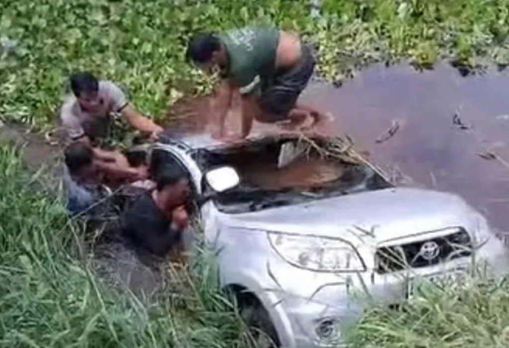 kecelakaan-di-pelalawan-mobil-terj