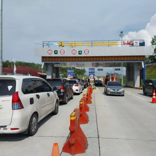 lonjakan-arus-balik-trafik-tol-tra