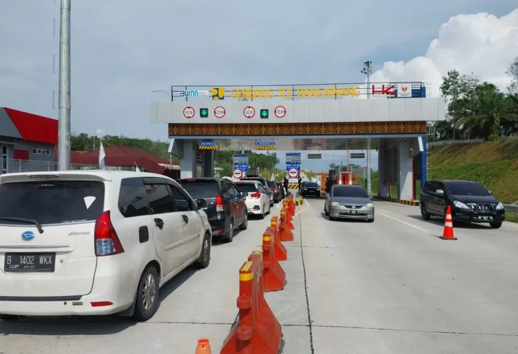 lonjakan-arus-balik-trafik-tol-tra